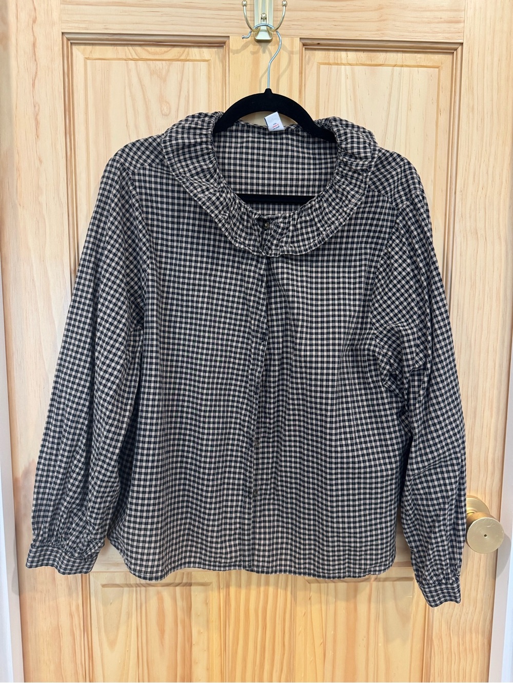 Old Navy Black and White Gingham Ruffle-Collar Button-Up Top